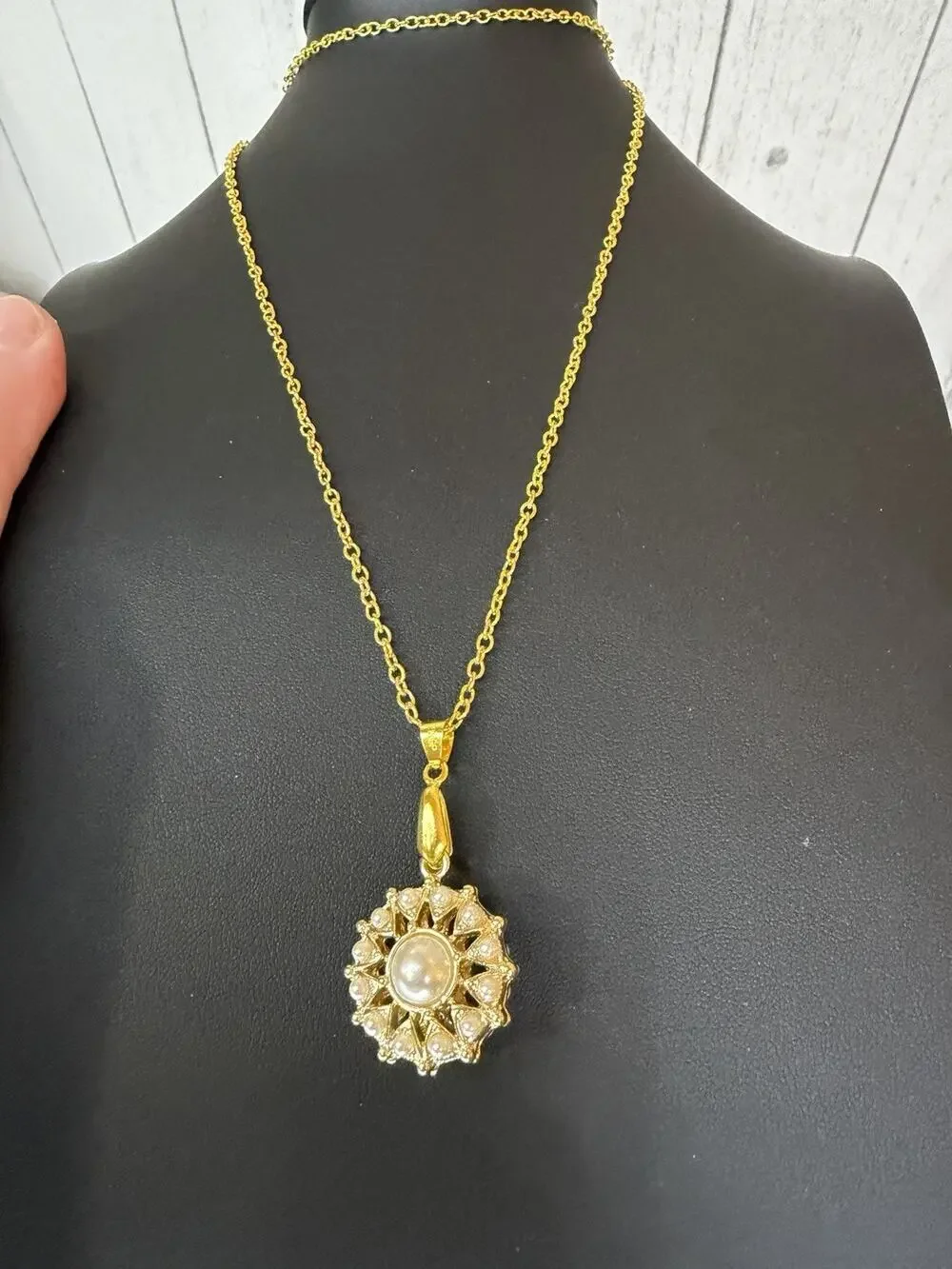 Vintage Gold tone Pendant Faux Pearl Double Sided Magnetic Closure
